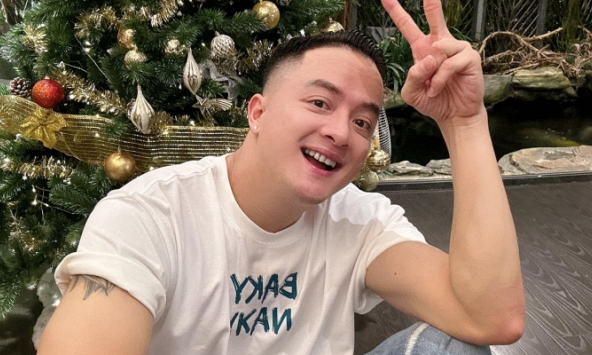 HOT: Cao Thái Sơn thông báo có con trai đầu lòng sau mối tình với Angela Phương Trinh