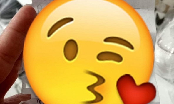 Mẩu giấy sáng tác ngẫu hứng trong lúc thi học kỳ của học sinh tiểu học gây sốt: Mới lớp 1 mà trưởng thành thế con ơi!