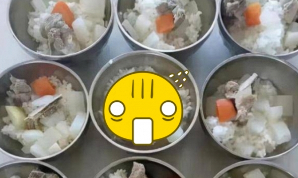 Bà mẹ khoe suất ăn trưa giá 27.000 đồng của con lên mạng: Dân tình soi 1 điểm, đồng loạt khuyên đổi trường gấp