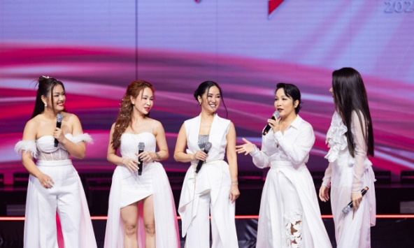 Team 'chiến thần vocal' có 2 Diva xếp chót với số điểm thấp kỉ lục, netizen phẫn nộ: 'Người nên về là 357 khán giả ở trường quay'