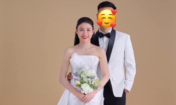  Giống như Quang Hải, tiền vệ U23 Việt Nam tổ chức đám cưới trên sân vận động