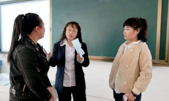 Học sinh bị sốt, giáo viên chuyển phòng học, phản ứng phụ huynh khiến hàng ngàn người 'sốc' nặng: Đây là cha mẹ kiểu gì?