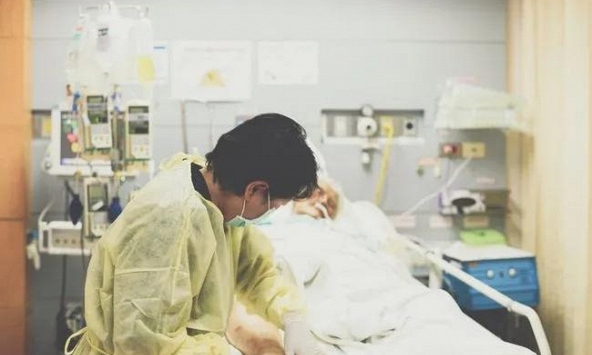 Một nhà ba người cùng ung thư dạ dày chính từ chế độ ăn uống nguy hại, bác sĩ chỉ ra 3 điểm cần tránh