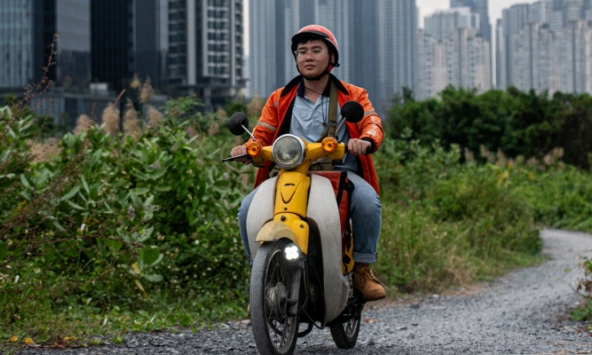 Một lần nói tiếng Pháp cùng nhà văn Marc Levy và sự tử tế của những “người dưng” đưa chàng shipper Sài Gòn trở lại giảng đường Đại học