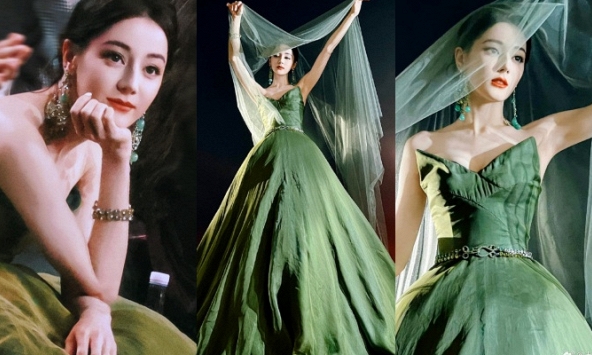 Địch Lệ Nhiệt Ba giá đáo Đêm hội Weibo: Lên đầm o ép vòng 1 căng đầy, chỉ 12 giây góc nghiêng cũng đủ át hết rừng mỹ nhân