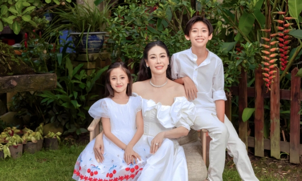 Hoa hậu Hà Kiều Anh đưa con đi 1 nơi, cảnh báo: Chơi thì thích nhưng nguy hiểm, một ngày vài lần xe cứu thương đến mang người đi