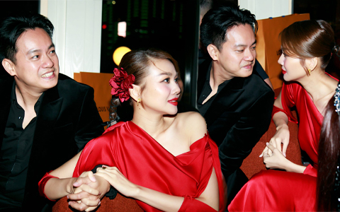 Thanh Hằng phát 'cẩu lương' bên ông xã: Nắm chặt tay kè kè suốt sự kiện, ánh mắt tình tứ nhìn phát biết vợ chồng son