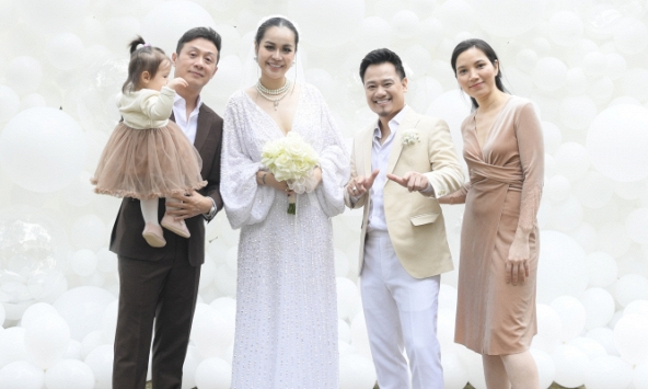 Con gái MC Anh Tuấn và vợ kém 14 tuổi hiếm hoi lộ diện công khai, diện mạo thu hút sự chú ý