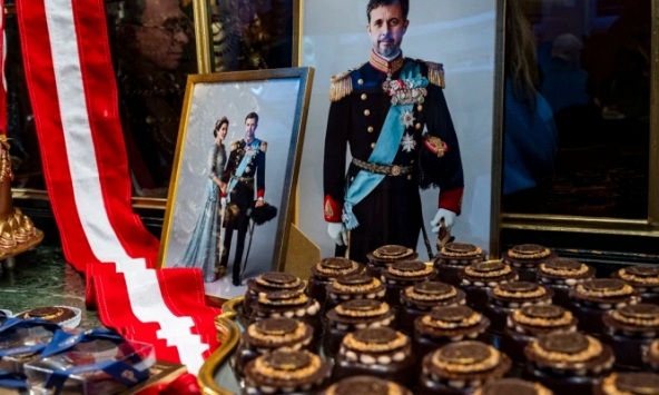 Điều ít biết về Tân Vương Đan Mạch: Hơn 50 năm làm Thái tử giờ đã lên ngôi vua, cực kỳ nổi tiếng và được lòng công chúng