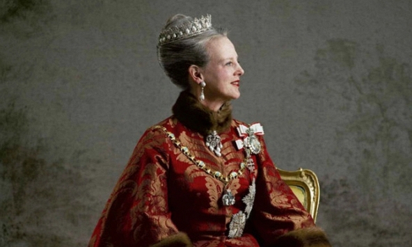 Nữ hoàng Đan Mạch chính thức thoái vị sau 52 năm trị vì, người dân tập trung bên ngoài cung điện tri ân đầy xúc động