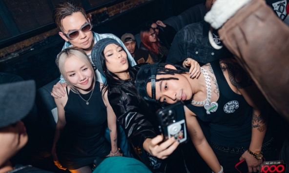 Phương Ly - Andree 'tình rất tình', quấn lấy nhau không rời tại đêm nhạc của người yêu tlinh 