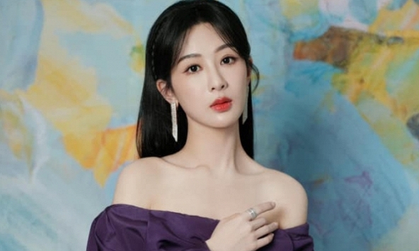 Dương Tử cực dễ thương bên 'tình mới' kém 8 tuổi, 'cưa sừng làm nghé' quá đỉnh làm fan rần rần