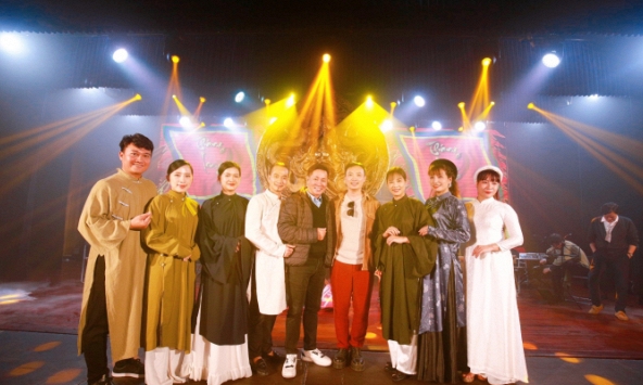 Đạo diễn Vạn Nguyễn gây bất ngờ với vở 'Thành Hoàng Quốc Đô'