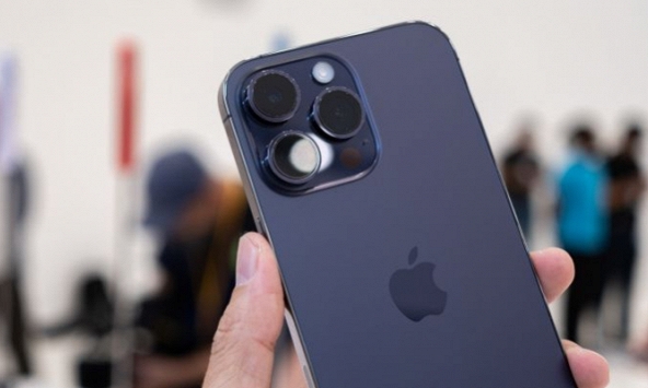 Giá cực đắt đỏ nhưng iPhone 15 Pro Max là chiếc điện thoại bán chạy nhất của Apple trong đầu năm 2024