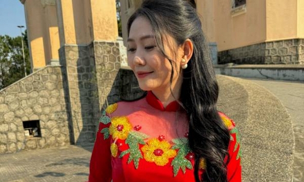 Hoa hậu Lê Thị Thơ diện áo dài hóa 'nàng thơ' đón xuân năm 2024