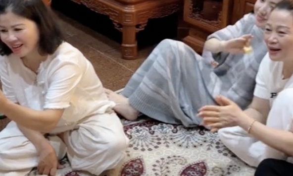 Chu Thanh Huyền ở nhà chồng: Ăn uống, ca hát thoải mái, còn thân thiết với thông gia nhà Quang Hải