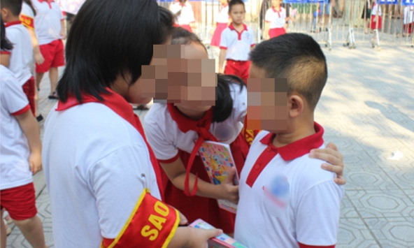 Hiệu trưởng đề xuất bỏ đội Sao đỏ: Chẳng hạn lớp bị trừ điểm vì em nào đó, cô chủ nhiệm lại 'điên' lên rồi đâm ra tạo áp lực