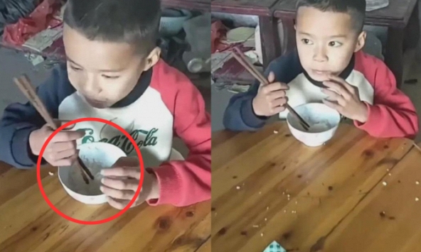 Ly hôn về nhà thu dọn đồ đạc, người mẹ bắt gặp cảnh tượng khiến cô bật khóc nức nở, chi tiết đau lòng nằm trong bát cơm