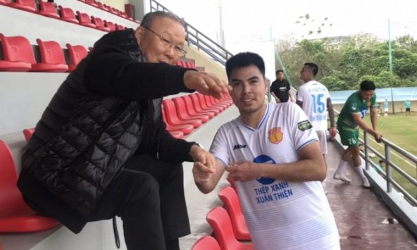 Ông Park Hang-seo thừa nhận thất nghiệp nhưng vẫn đến tận nơi tặng trò cũ ở đội tuyển Việt Nam quà sinh nhật 