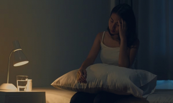 Đi dự tiệc Tất niên công ty về, tôi thấy cửa nhà đóng kín, bên trong tắt điện tối thui