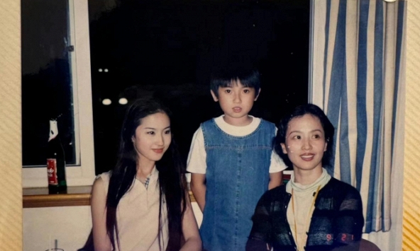 Lưu Diệc Phi gây bão với khoảnh khắc cũ chưa từng được công bố năm 16 tuổi, hình ảnh kém chất lượng không dìm nổi 'visual' cực phẩm