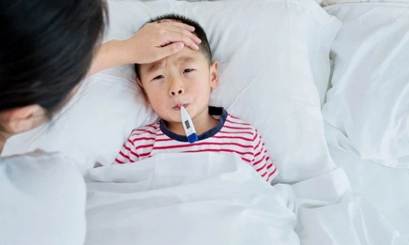 Những kỹ năng chăm sóc trẻ khi trời rét đậm rét hại mà cha mẹ BẮT BUỘC phải biết, đặc biệt với trẻ em vùng cao!