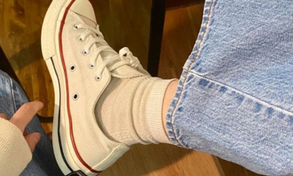 Chỉ nhìn vào giày dép, dáng đi cũng lộ ra bệnh tật, thấy 8 điểm này cần thăm khám ngay