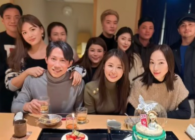 Lâm Tâm Như đón sinh nhật tuổi 48 bên hội bạn thân, ông xã Hoắc Kiến Hoa gây xôn xao vì vắng mặt