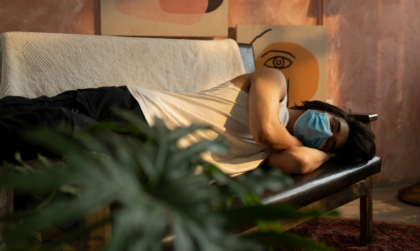  Vì món quà sinh nhật tôi tặng đồng nghiệp mà chồng bực tức ôm gối ra ngủ riêng