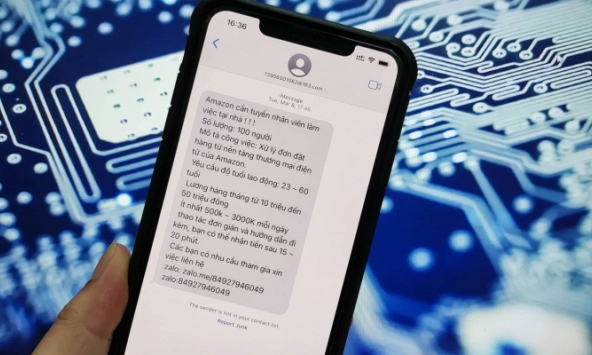 Người đàn ông Hà Nội bị 'bốc hơi' 3 tỷ đồng sau khi cài app Dịch vụ công giả mạo