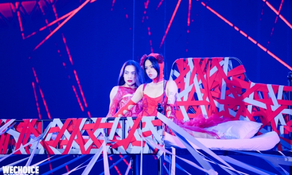 Hồ Ngọc Hà - tlinh lần đầu “đọ giọng' với màn tráo hit, khiến khán giả “nghẹt thở' với sân khấu nóng bỏng tại Gala WeChoice