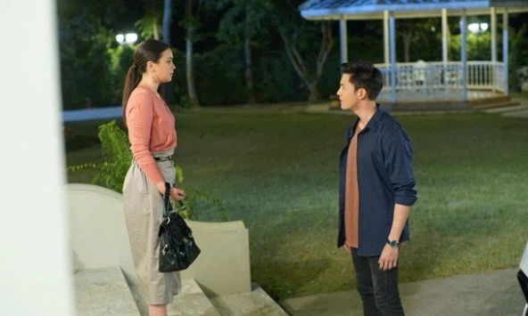 Nửa đêm nghe tiếng chuông cửa, tôi bàng hoàng khi thấy chồng cũ mặt còn dính máu đứng trước nhà