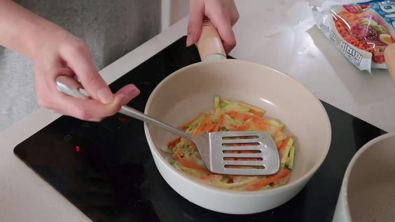 Rau củ tốt nhưng nấu sai cách cũng vô ích, chuyên gia tiết lộ 5 mẹo nấu để giữ tối đa dinh dưỡng