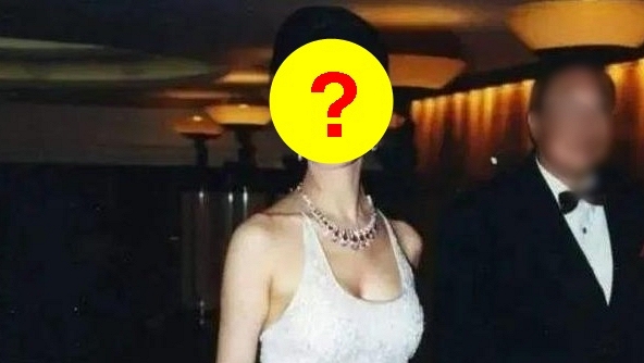 'Búp bê màn ảnh' nổi tiếng nhờ cảnh nóng không ai dám diễn, đánh bại dàn tiểu tam để có 24.000 tỷ từ chồng