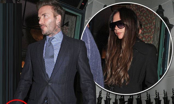 David Beckham đi ăn tối cùng cậu hai tại một nhà hàng sang trọng, fan chú ý đến điểm bất thường ở tay phải