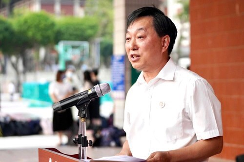 Bài phát biểu gây sốt của Hiệu trưởng: Muốn về sau không sống lay lắt qua ngày, nhất định phải lưu ý 3 điều này