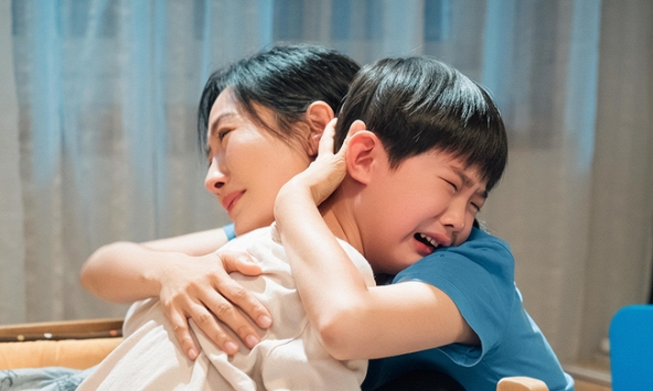 Bà mẹ Trung Quốc chia sẻ cách cân bằng quan niệm nuôi con giữa hai thế hệ: Vừa giúp con độc lập, vừa không làm mất lòng mẹ chồng