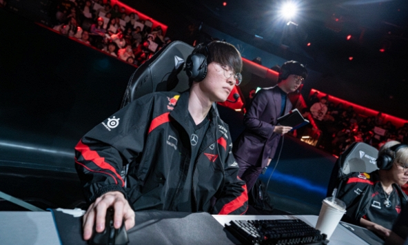 Faker chứng minh 'gừng càng già càng cay' với loạt chỉ số khủng, các đối thủ sừng sỏ cũng bất lực 