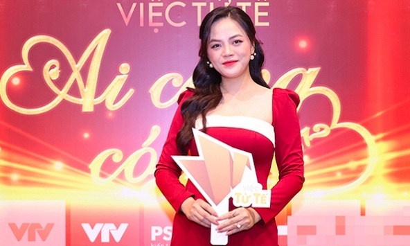 'Mẹ bầu' Thu Quỳnh khoe vóc dáng thon gọn khi đi dự sự kiện cùng Hoa hậu Đỗ Thị Hà