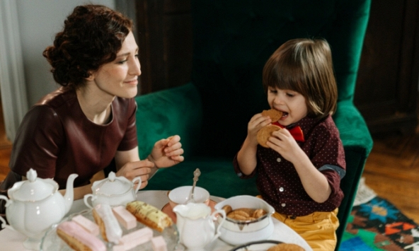 Người phụ nữ kiếm 4 triệu đồng/giờ nhờ nghề đặc biệt liên quan đến những đứa trẻ con nhà giàu: Chỉ làm việc 2 tháng/năm, cảm thấy 'cực ổn'