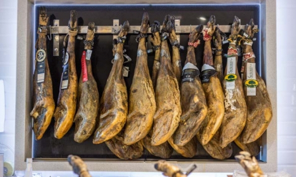 Đùi heo muối Tây Ban Nha đang 'làm mưa làm gió' trên cõi mạng, Shark Hưng tuyên bố 'của hiếm' mà tràn lan trên thị trường, phân biệt thế nào?