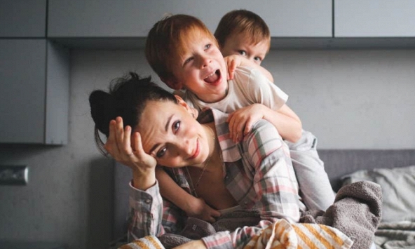 Lựa chọn ở nhà trông con, người phụ nữ nhận lời khuyên 'xúc phạm' từ cụ bà lớn tuổi, chỉ 5 năm sau ngẫm lại thấy 'đúng quá'