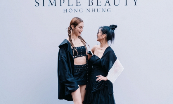 MLee lẻ loi tại họp báo của diva Hồng Nhung, trong khi các chị đẹp khác tíu tít bên nhau?