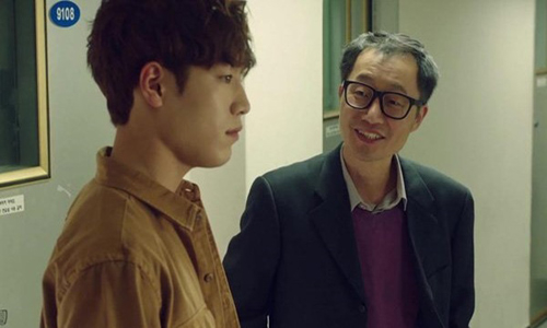 Nhìn thấy bố mẹ dùng chiếu đắp cho dễ ngủ, chị chồng liền mua máy sưởi biếu, nào ngờ chồng tôi đòi đập nát