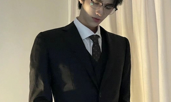 Thêm 3 chữ gì vào giữa câu 'Anh hận em' khiến người ta đau lòng nhất? Đáp án của chàng trai khiến nhà tuyển dụng lặng người