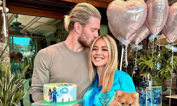 Thủ môn cao 1m90 cầu hôn thành công 'nữ phóng viên quyến rũ nhất thế giới', chính chủ chờ nửa năm mới khoe tin vui