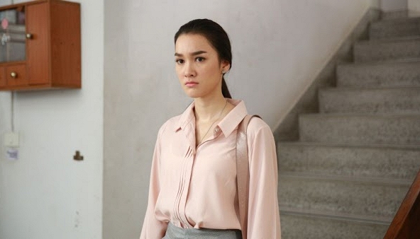 Choáng váng khi thấy anh trai đưa người yêu cũ đi mua sắm, bỏ mặc vợ ở nhà chăm con nhỏ