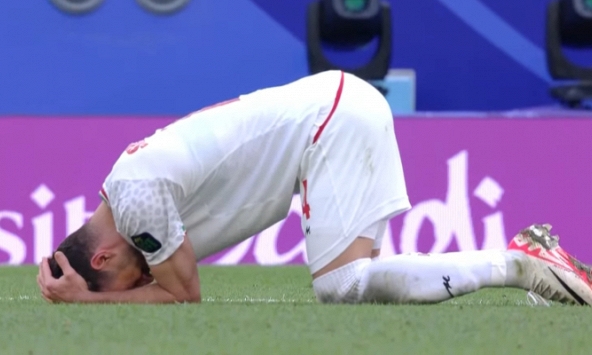 Cầu thủ Iran khóc như mưa sau khi nghẹt thở loại tuyển Nhật Bản tại Asian Cup 2023