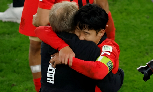 Son Heung-min bật khóc nức nở, vỡ òa cảm xúc sau khi cùng tuyển Hàn Quốc đi tiếp nghẹt thở tại Asian Cup