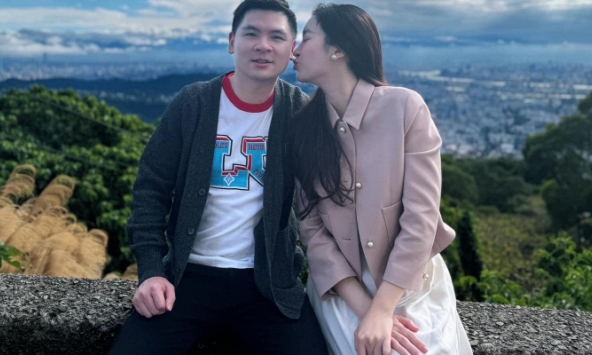 Hoa hậu Đỗ Mỹ Linh cùng Chủ tịch Hà Nội FC đón sinh nhật ở nước ngoài, trao cho ông xã nụ hôn ngọt ngào